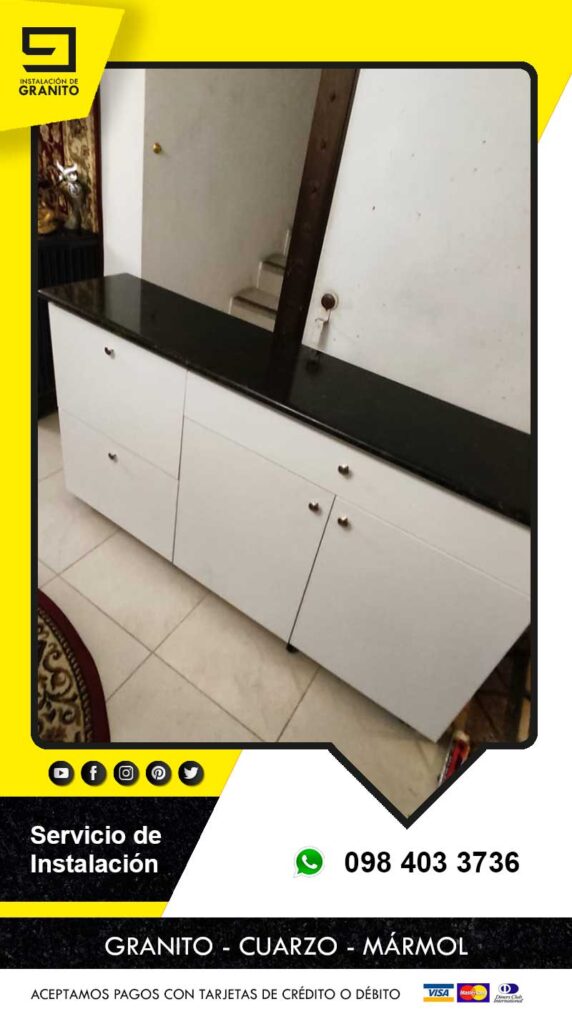 UN PEDACITO DE GRANITO, CUARZO Y PORCELANATO EN TU HOGAR-INSTALACION-DE-GRANITO-VERDE-UBATUBA-EN-UN-MESON-DE-SALA.00354