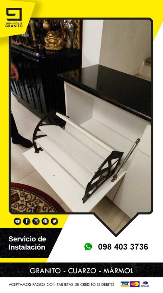 UN PEDACITO DE GRANITO, CUARZO Y PORCELANATO EN TU HOGAR-INSTALACION-DE-GRANITO-VERDE-UBATUBA-EN-UN-MESON-DE-SALA.003546