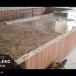 granito-brasileño-santa-cecilia-cocinas-modenas-sector-el-bosque-007