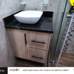 Porcelanato café baño social