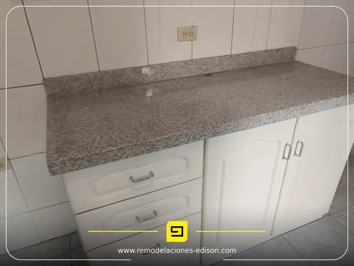 Resultado final · Cocina Granito Blanco Cristal Especial en Quito Sur