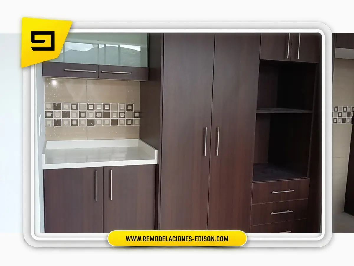 Proceso · Cocina moderna terminada con Cuarzo Blanco Puro – Tumbaco