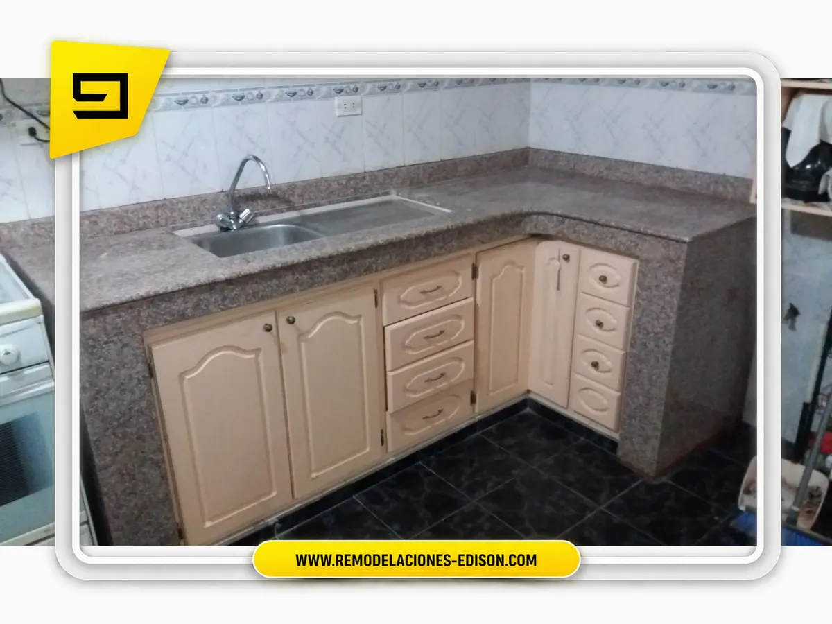 Cocina renovada con Granito SUPER BROWN – Carapungo