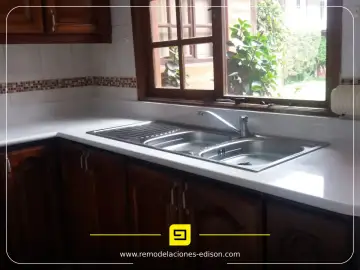 Cocina Cuarzo Blanco Puro Valles - proyecto terminado