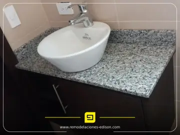 Cocina Granito Blanco Cristal Especial Tumbaco - proyecto terminado