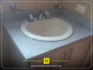 Baño Granito Blanco Cristal Especial Cumbayá - proyecto terminado
