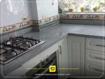Cocina Granito Blanco Cristal Especial Quito Norte - proyecto terminado